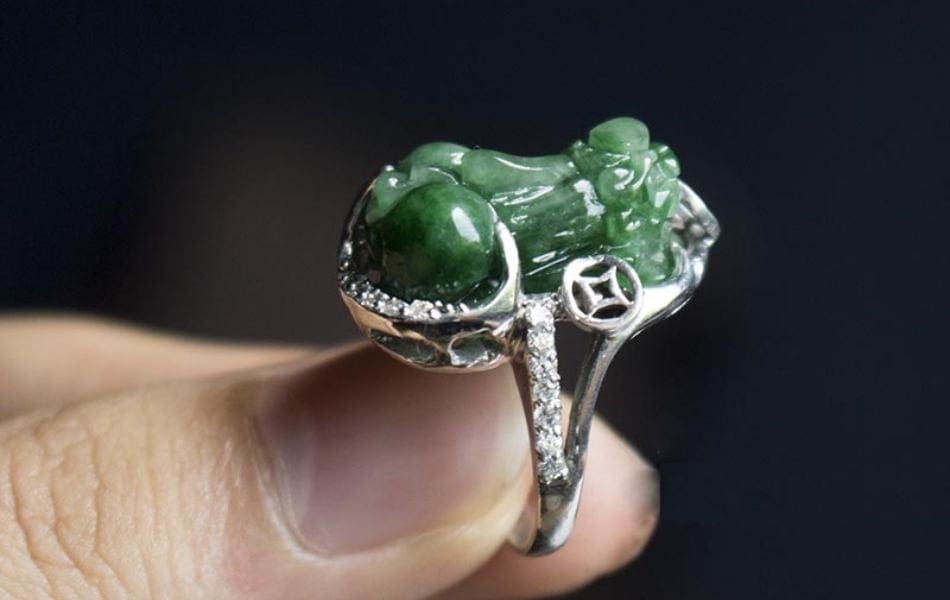 Nhẫn tỳ hưu đeo ngón nào