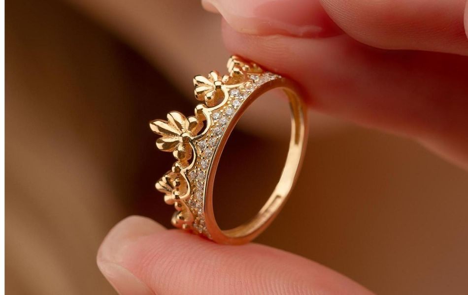 Mẫu nhẫn vương miện