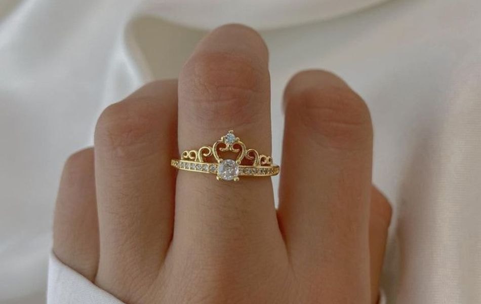 Mẫu nhẫn vương miện