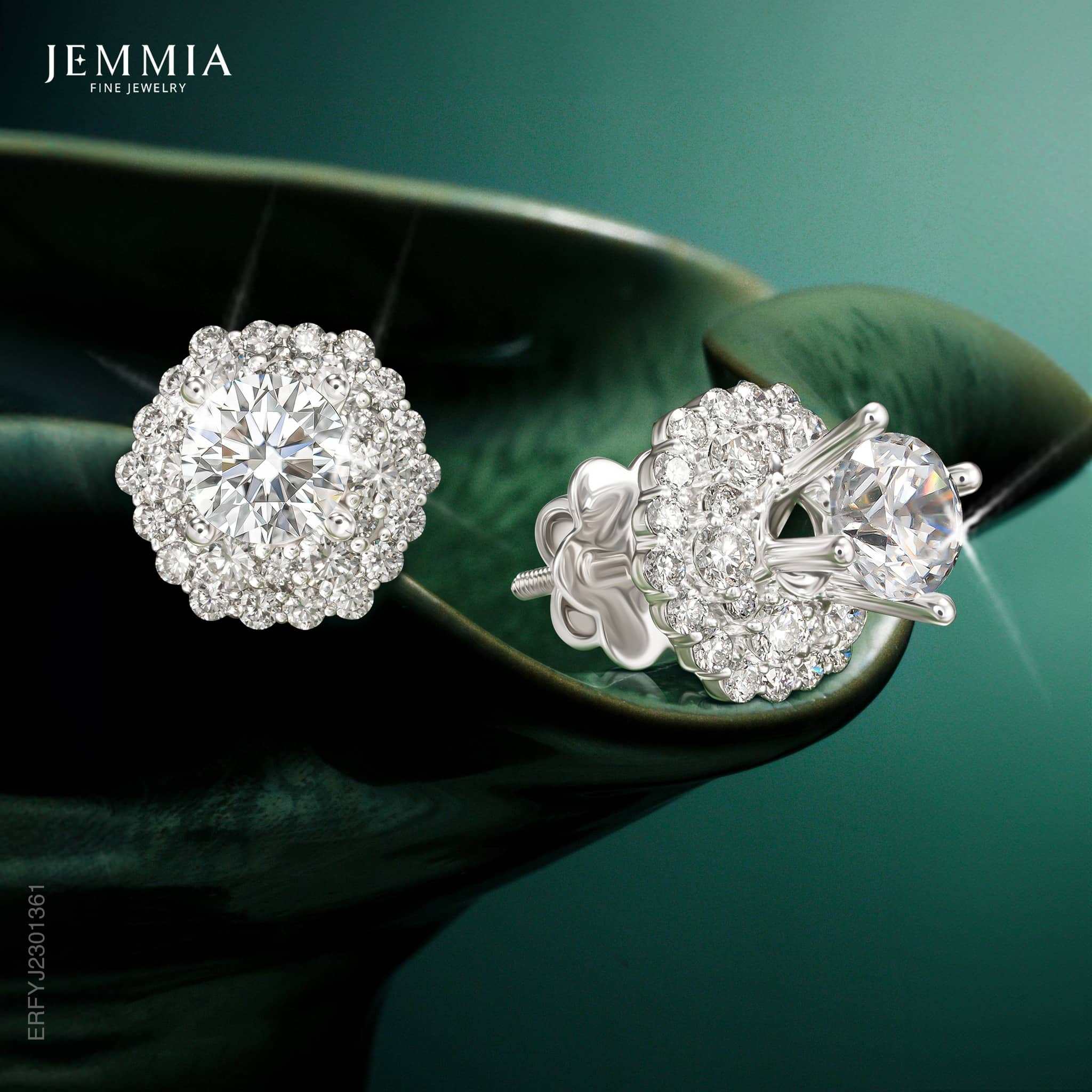 Vỏ Bông Tai Kim Cương Tự Nhiên Nữ - ERFYJ2413141 dáng tròn cổ điển, tỏa sáng lộng lẫy như vầng hào quang gửi trọn sự nâng niu và tình yêu sâu đậm dành cho mẹ.