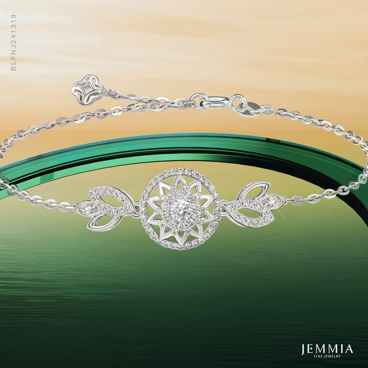 Vòng tay kim cương thiết kế tinh xảo, thanh lịch là món quà tặng mẹ nhân ngày phụ nữ Việt Nam 20/10