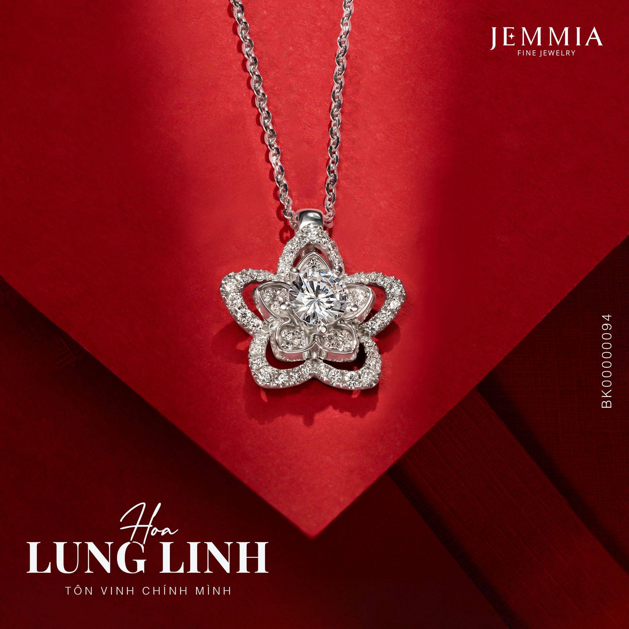 Vỏ Mặt Dây Kim Cương Tự Nhiên Nữ - PDFYJ2300671 hình tròn cách điệu, viên kim cương chủ sáng rực rỡ được bao quanh bởi các giác cắt tinh xảo, tạo hiệu ứng lấp lánh nổi bật và đẳng cấp.