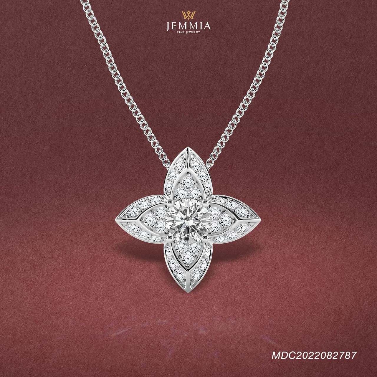 Vỏ Mặt Dây Kim Cương Tự Nhiên Nữ - PDFYJ2200262&nbsp; mặt hoa bốn cánh với viên kim cương chủ dáng tròn được bao quanh bởi những viên đá nhỏ lấp lánh, tôn lên vẻ sang trọng và quyến rũ