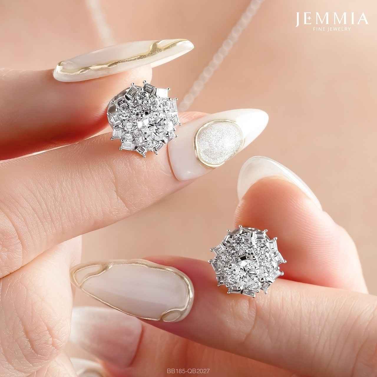 Bông tai kim cương nhỏ nhắn cho phái nữ