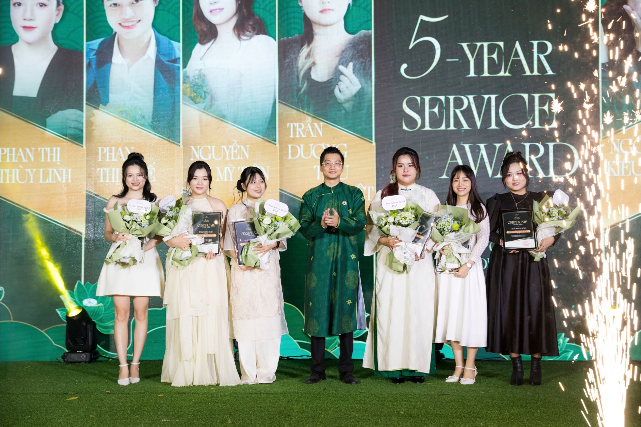 Vinh danh Year End Party Jemmia