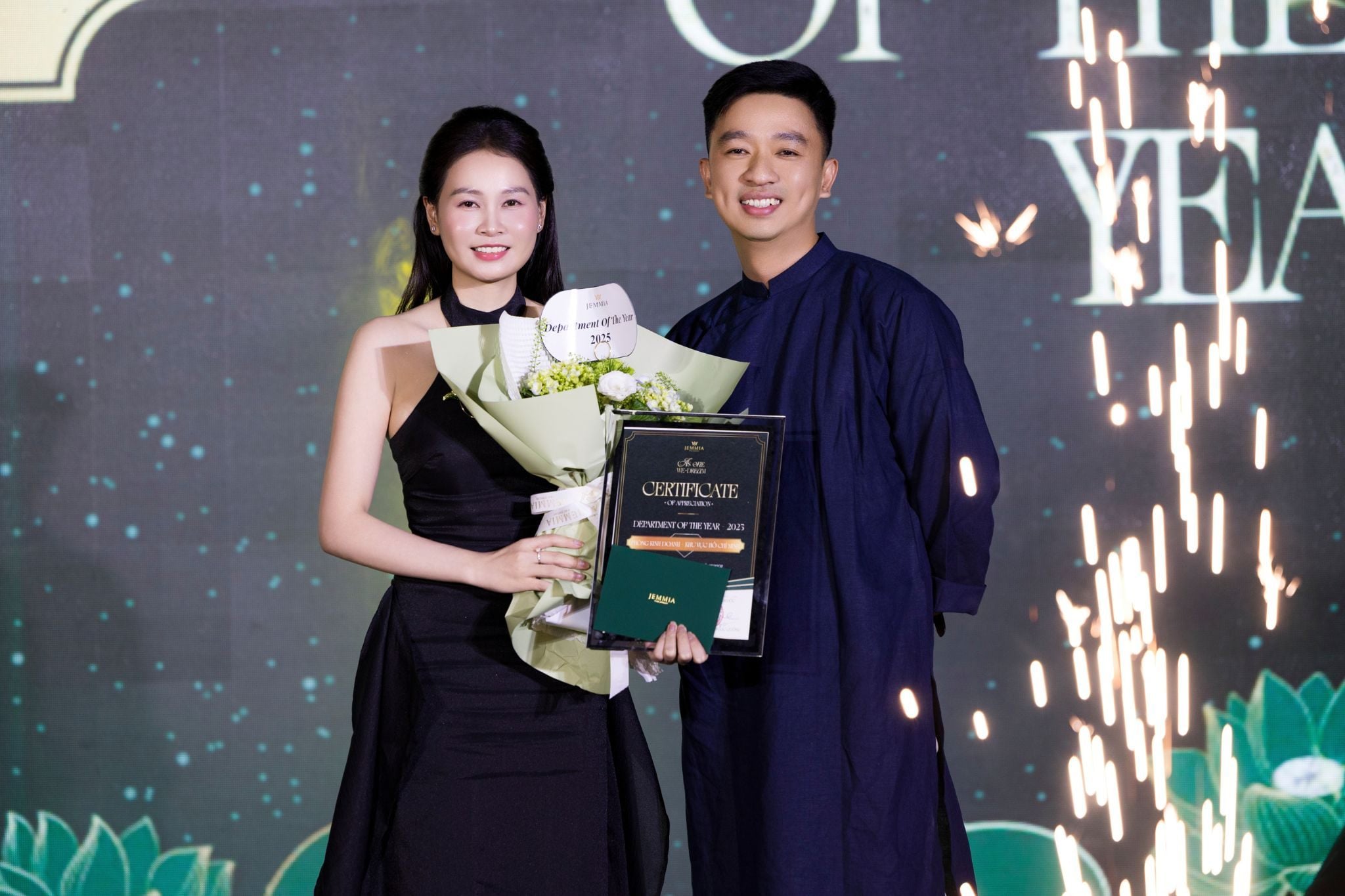 Vinh danh Year End Party