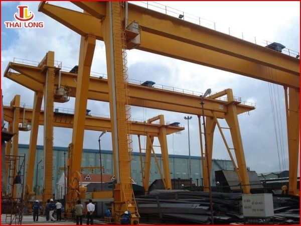 Ứng dụng cổng trục dầm đơn trong bãi hàng và khu vực ngoài trời