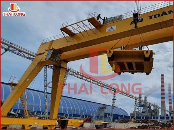 Tổng quan về cổng trục dầm đôi và vai trò hệ thống điều khiển