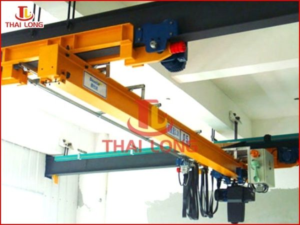 Vì sao an toàn khi vận hành cầu trục treo là yếu tố bắt buộc