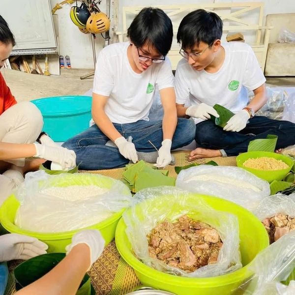 hoạt động gói bánh chưng