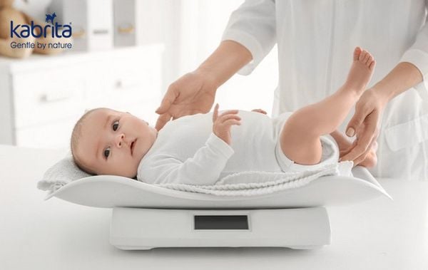 khi nào cần lo lắng về chiều cao cân nặng của bé