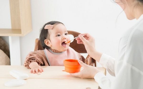 chế độ dinh dưỡng cho trẻ 6 tháng