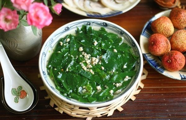 mẹo dân gian gọi sữa về bằng rau ngót