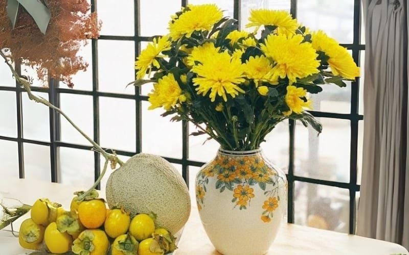 Hoa cúc vàng mang ý nghĩa cầu mong sự may mắn, tài lộc