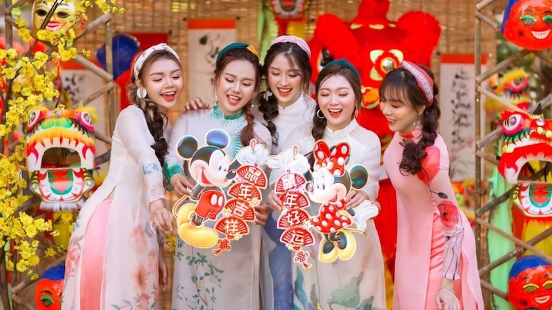 Ý nghĩa văn hóa và tinh thần của việc chúc tết bạn bè