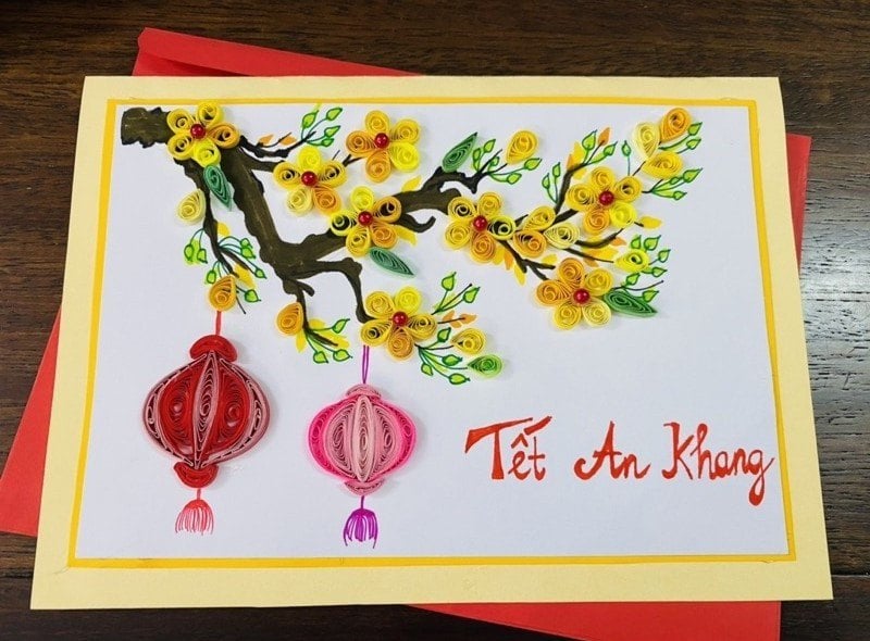 Viết lời chúc năm mới ý nghĩa vào tấm thiệp handmade