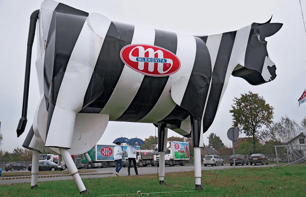 Trang trai bo sua o Ba Lan