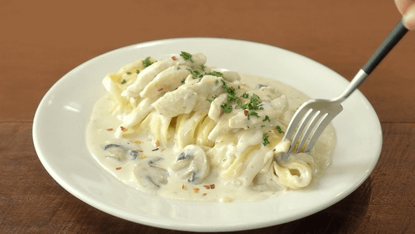 Mon an chinh, mi y sot kem