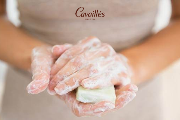 Cách vệ sinh vùng kín trong kỳ kinh (ngoài việc dùng dung dịch)