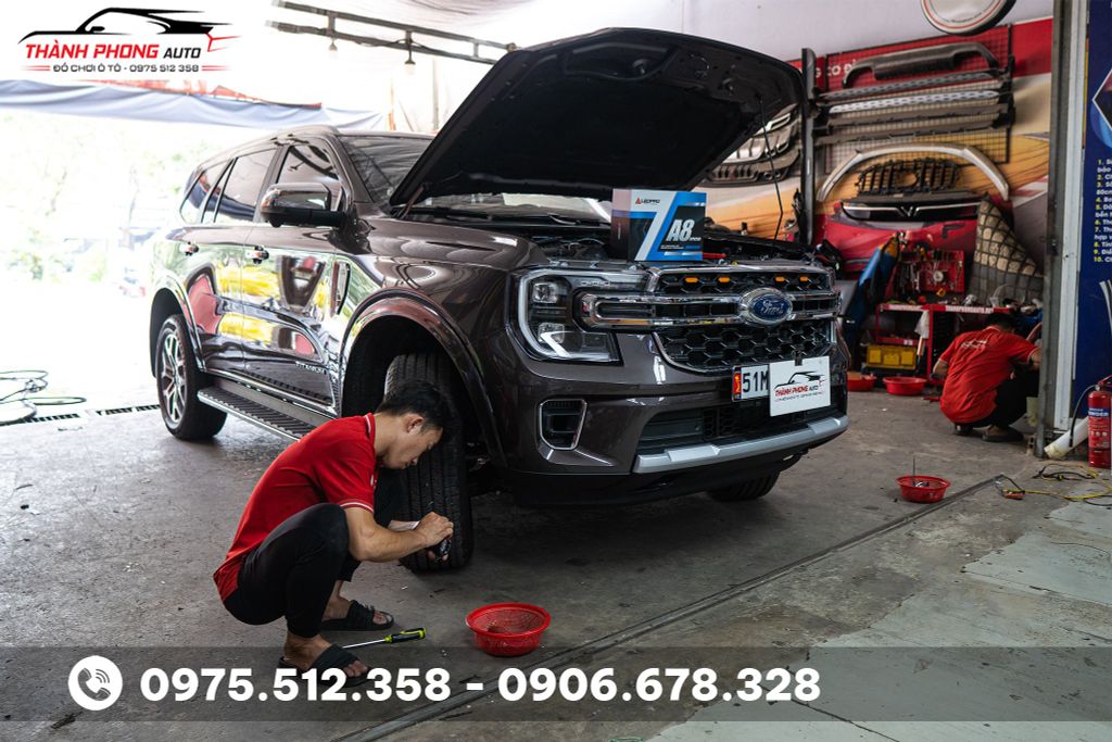 ford everest lắp đèn gầm tăng sáng