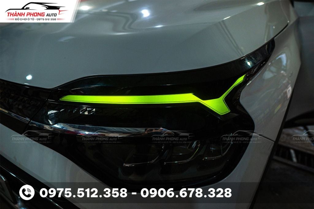 Kia carens lắp led mí trang trí