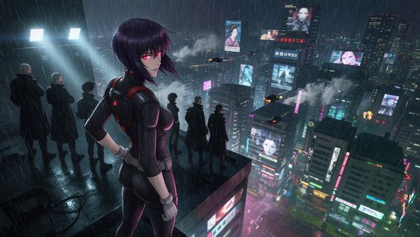 Motoko Kusanagi đứng trên nóc tòa nhà chọc trời cyberpunk về đêm, nhìn xuống thành phố neon rực rỡ, đội Section 9 đứng phía sau, phong cách cinematic photorealistic, Ghost in the Shell