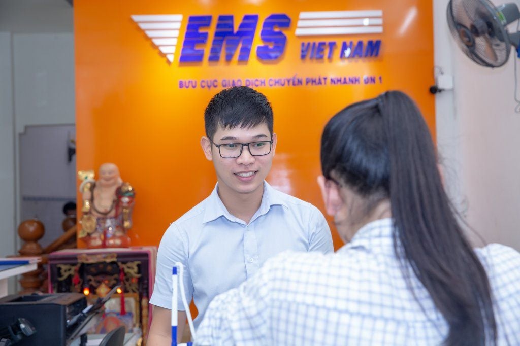 Người gửi nhận tiền bồi thường hàng hóa bị mất trực tiếp ở bưu cục