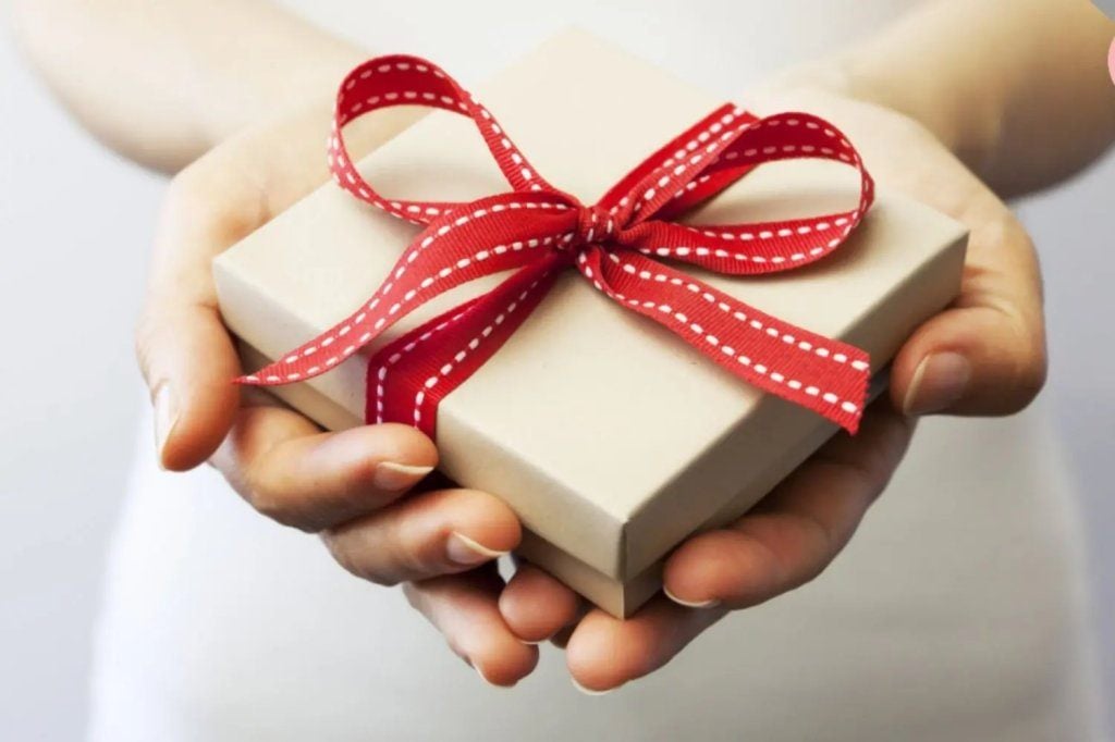 Dịch vụ gửi quà tận nhà giúp đưa quà từ người gửi đến người nhận