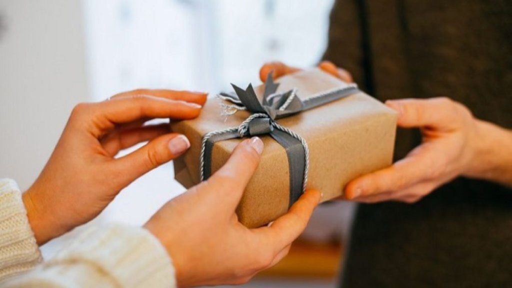 Cách chọn chuyển phát quà tặng