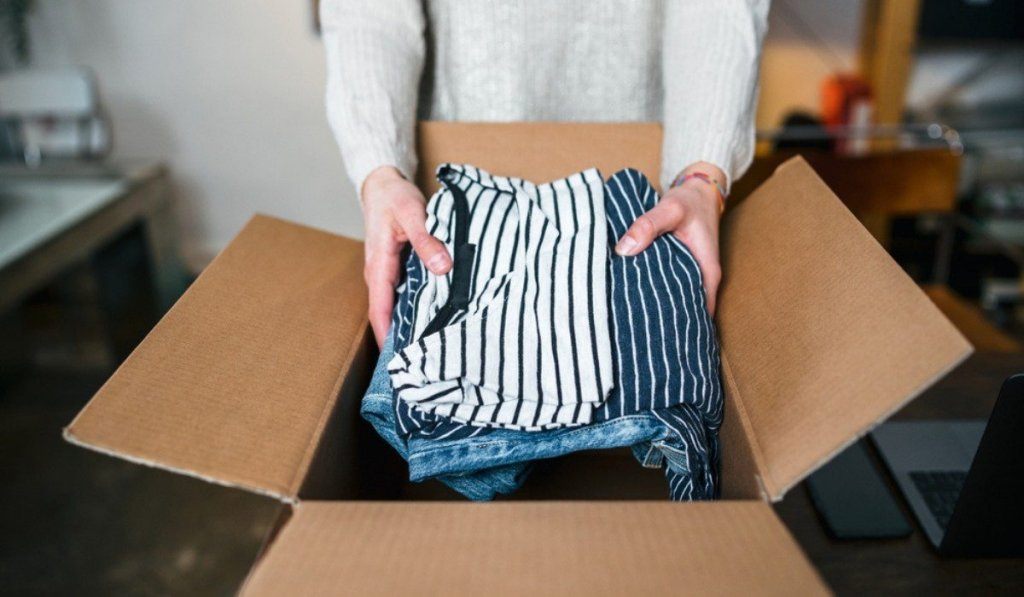 Trường hợp cần vận chuyển hàng đi xa, shop nên dùng thùng carton để đảm bảo an toàn.