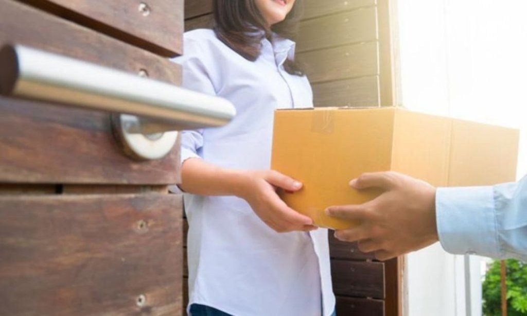 Phát tận tay là gì? Đây là vận chuyển hàng hóa tận nơi, tận tay người nhận hàng