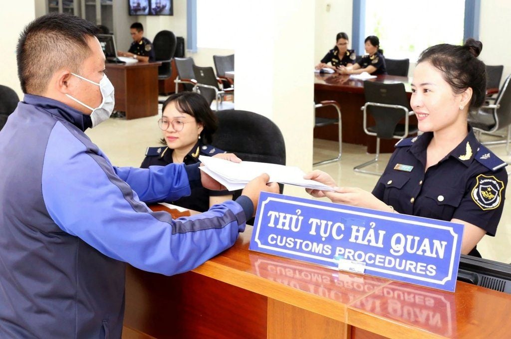Làm chứng từ liên quan đến xuất nhập khẩu tại chi cục hải quan