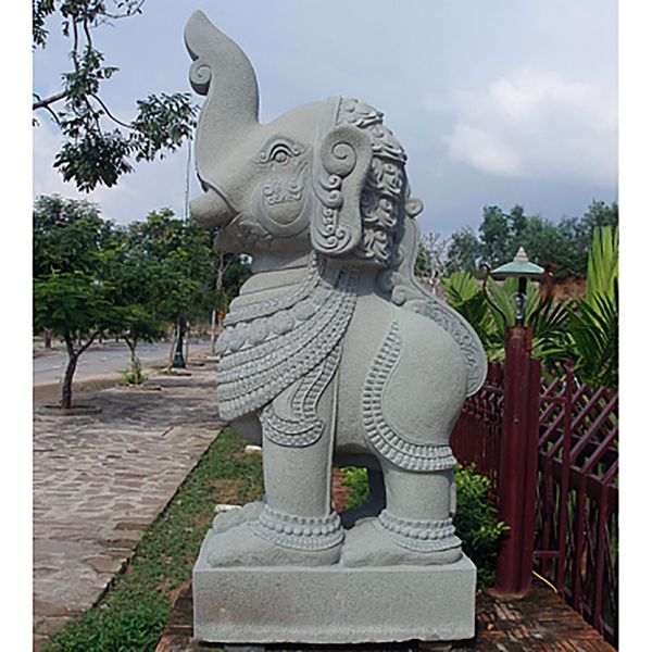 Tượng voi chầu của người Champa