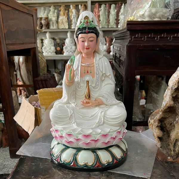 Tượng Phật sau khi được đắp y mới