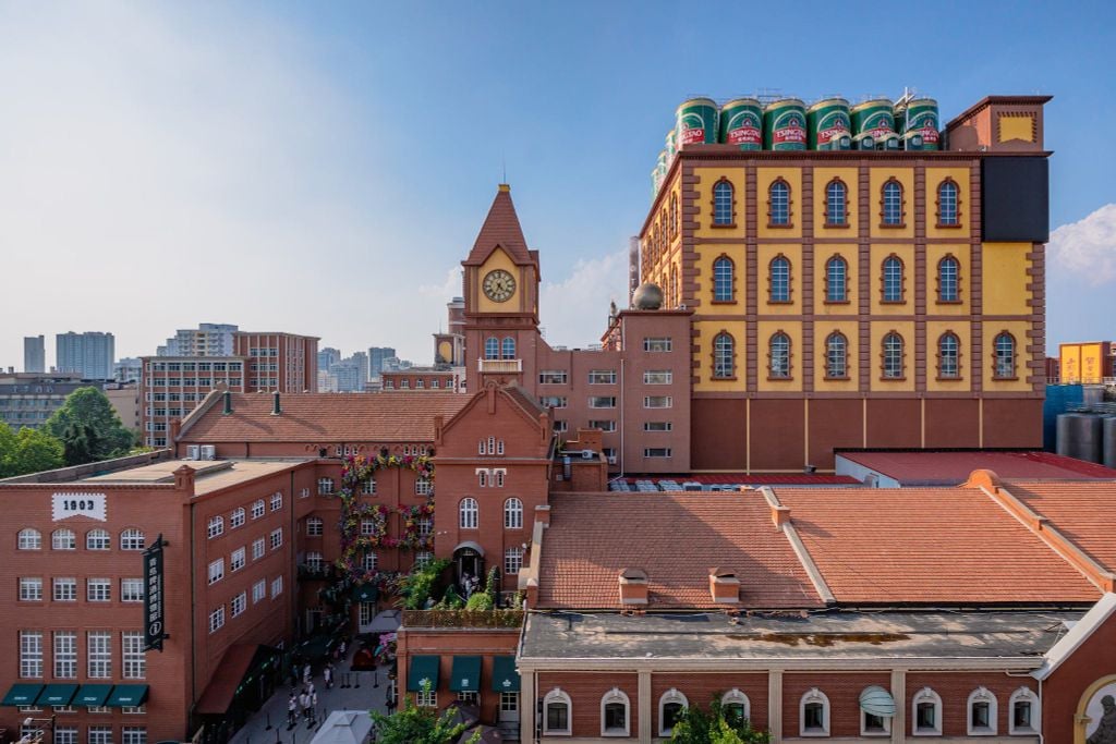 Bên ngoài bảo tàng bia Tsingtao nổi tiếng tại Thanh Đảo