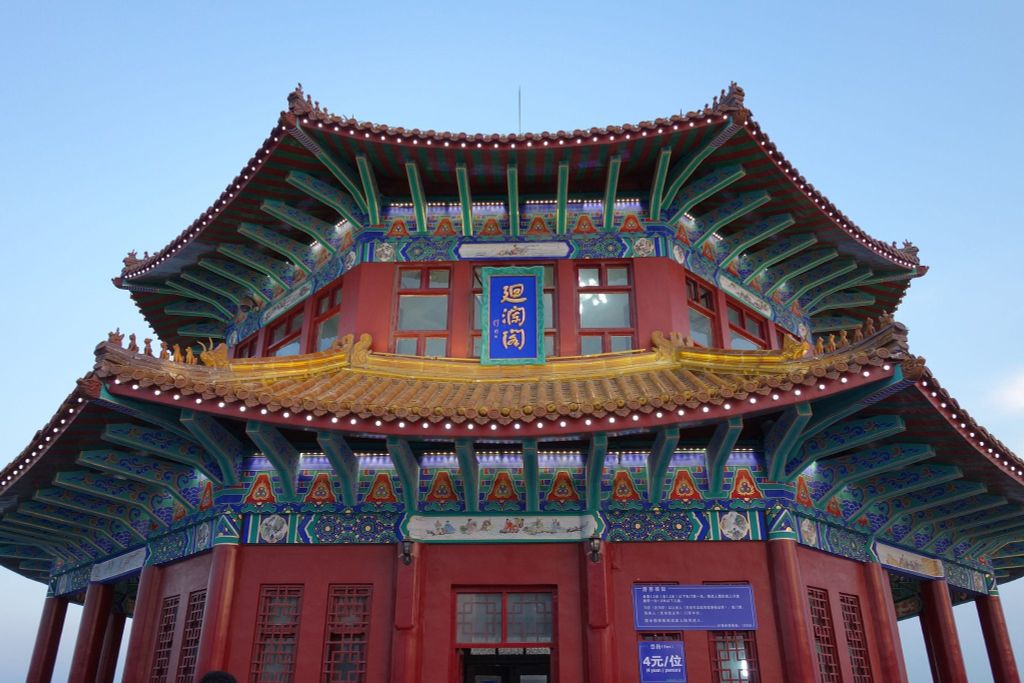 Đình Huilan Pavilion với mái cong truyền thống