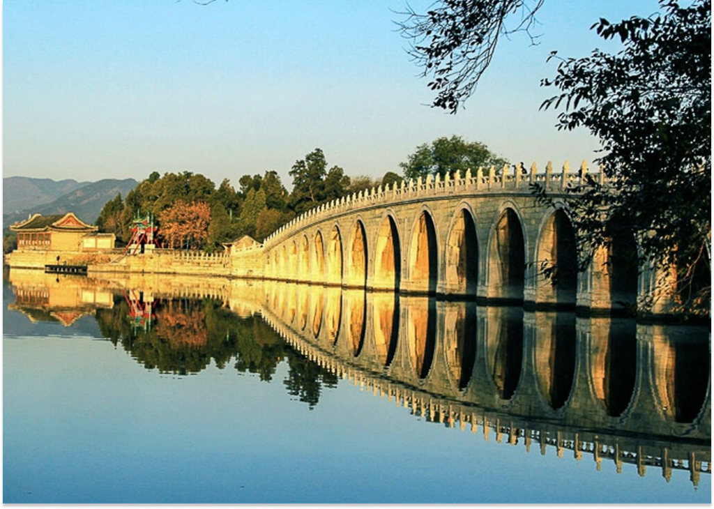 Cây cầu đá cổ tại Di Hoà Viên Bắc Kinh