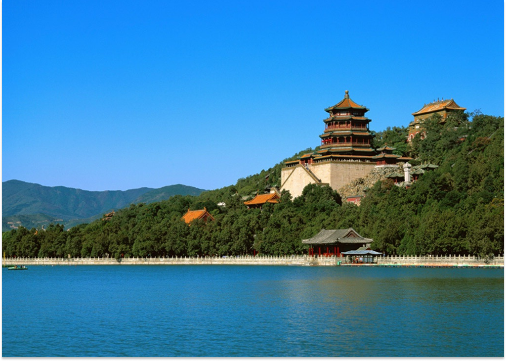 Hồ Côn Minh trong khuôn viên Di Hoà Viên