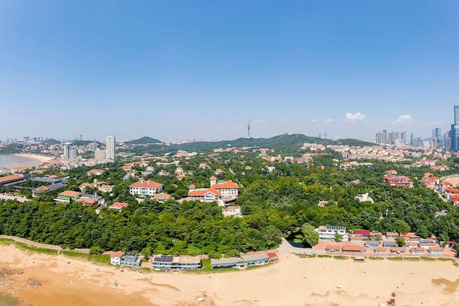 Toàn cảnh khu biệt thự cổ giữa hàng cây xanh tại Thanh Đảo