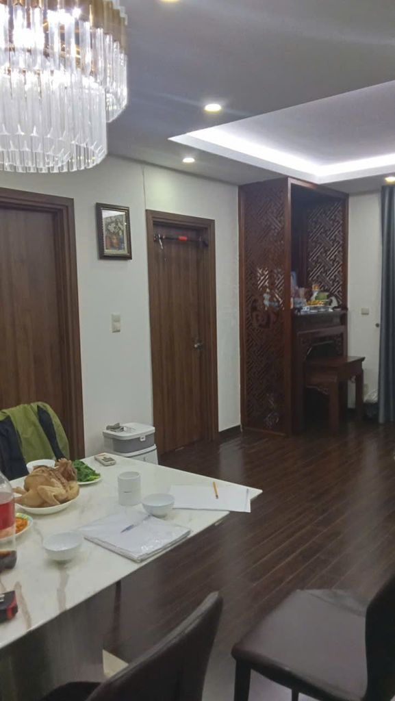 Tận dụng lại bàn thờ cũ đánh mới lại