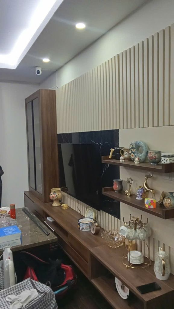 Thay vị trí kệ ti vi và tủ rượu cũ