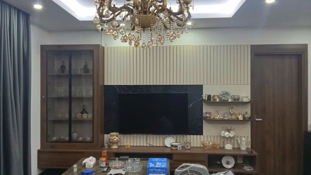 Thay vị trí kệ ti vi và tủ rượu cũ