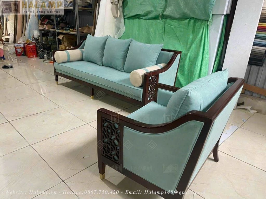 Mẫu sofa bọc vải nỉ khung gỗ nâu đen phong cách indochine nhẹ nhàng