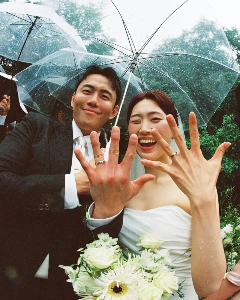 cách chụp ảnh khoe nhẫn đôi