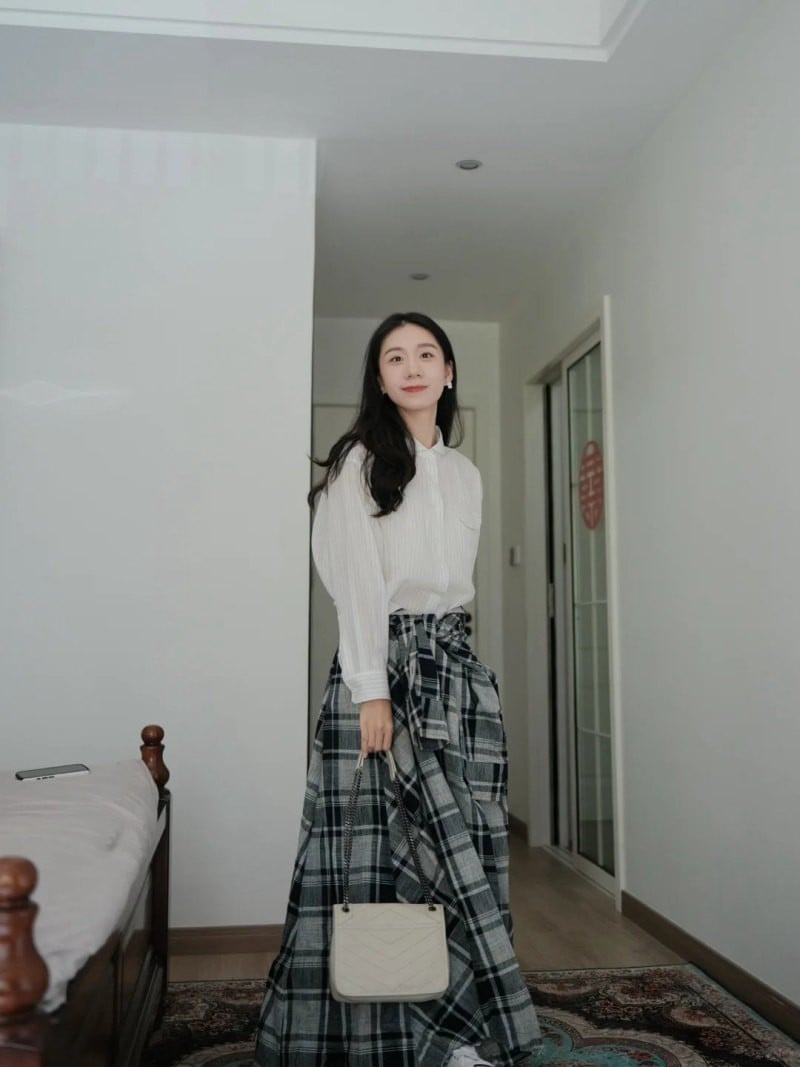 phối đồ cùng chân váy kẻ caro