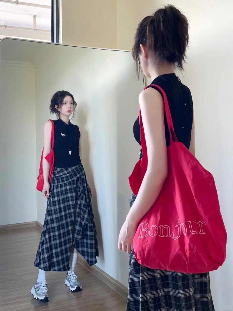 phối đồ cùng chân váy kẻ caro
