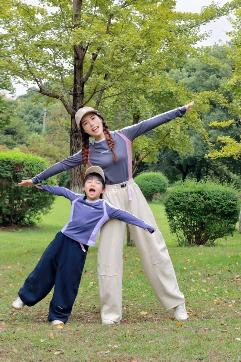 cách tạo dáng chụp ảnh hai mẹ con