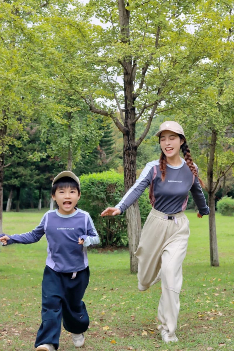 cách tạo dáng chụp ảnh hai mẹ con