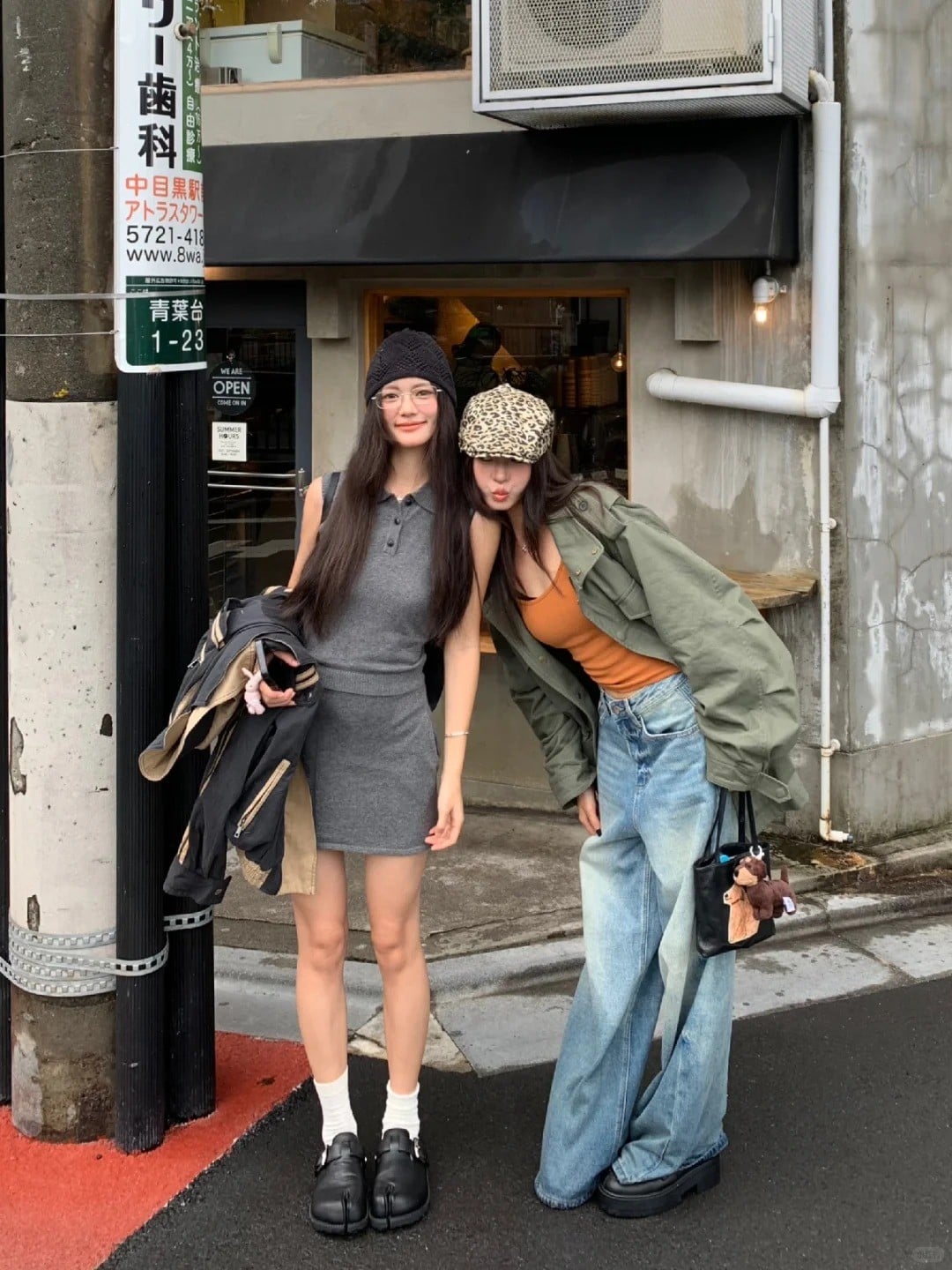 Tựa đầu vào vai nhau