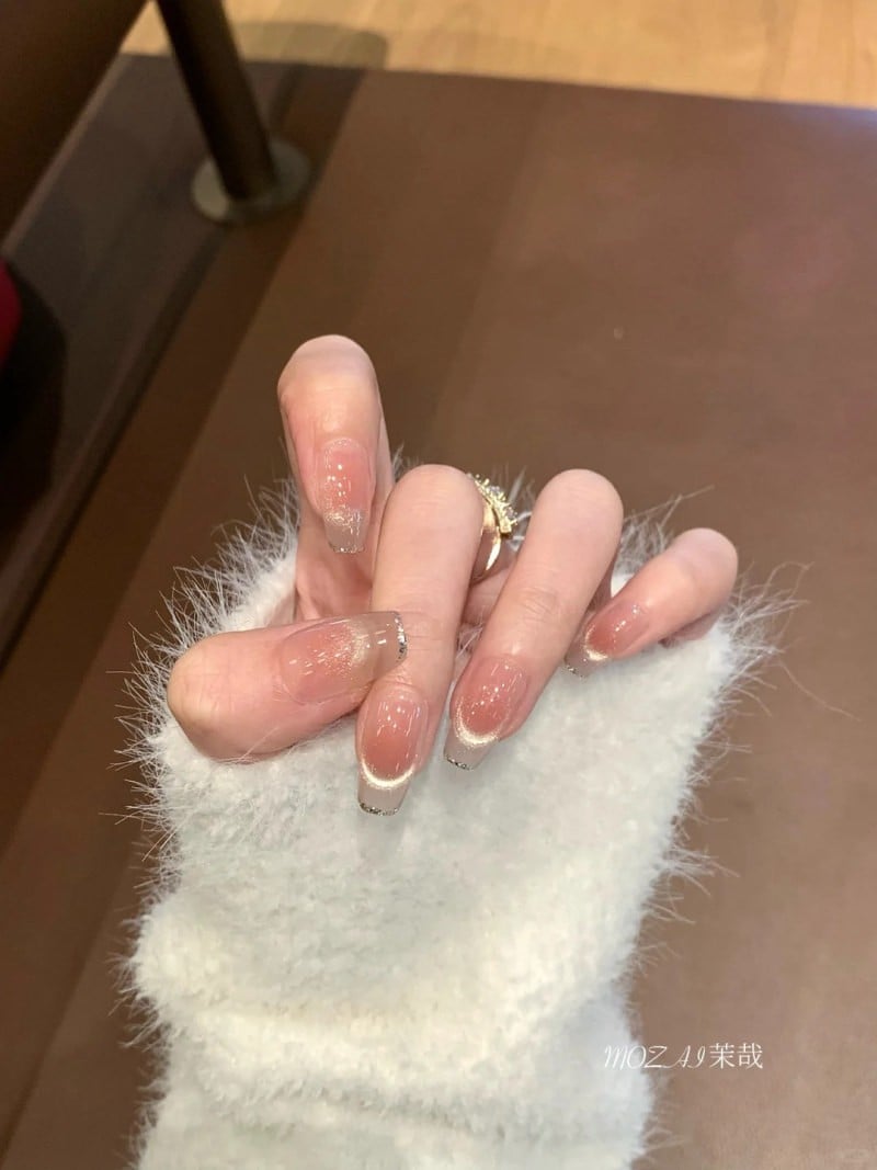 mẫu nail sơn french đầu móng trắng